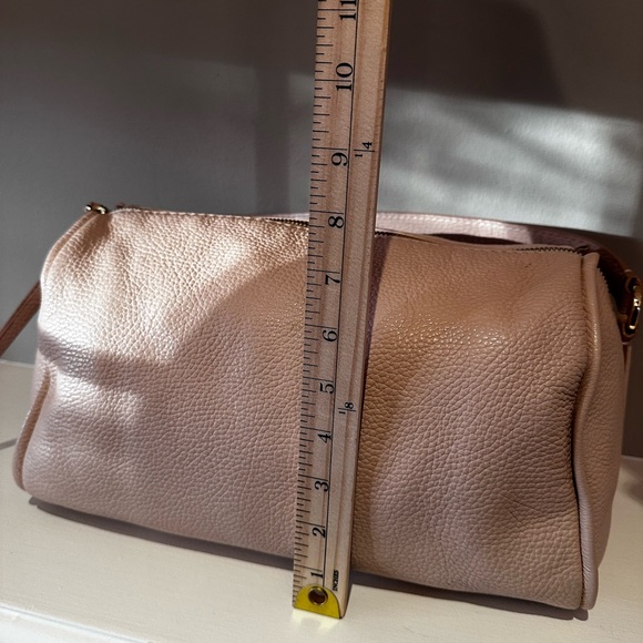 Banana Republic Elegant Beige Soft Pink Leather Shoulder Bag - Picture 8 of 15